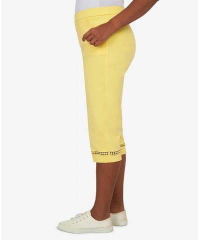 Women's Summer in The City Lace Allure Clamdigger Pull On Pants Yellow $14.89 Pants